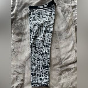 💜Nike Pro Cool Tracer Training Capris